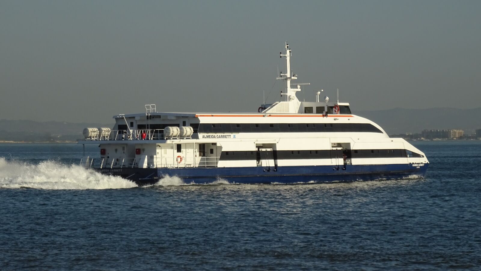 Sony DSC-HX60 sample photo. Ship, the hydrofoil, catamaran photography