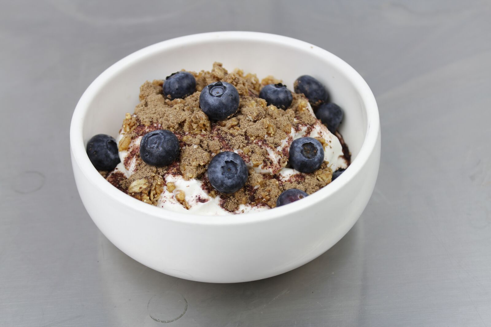 Canon EOS 600D (Rebel EOS T3i / EOS Kiss X5) sample photo. Granola, breakfast, blueberry photography