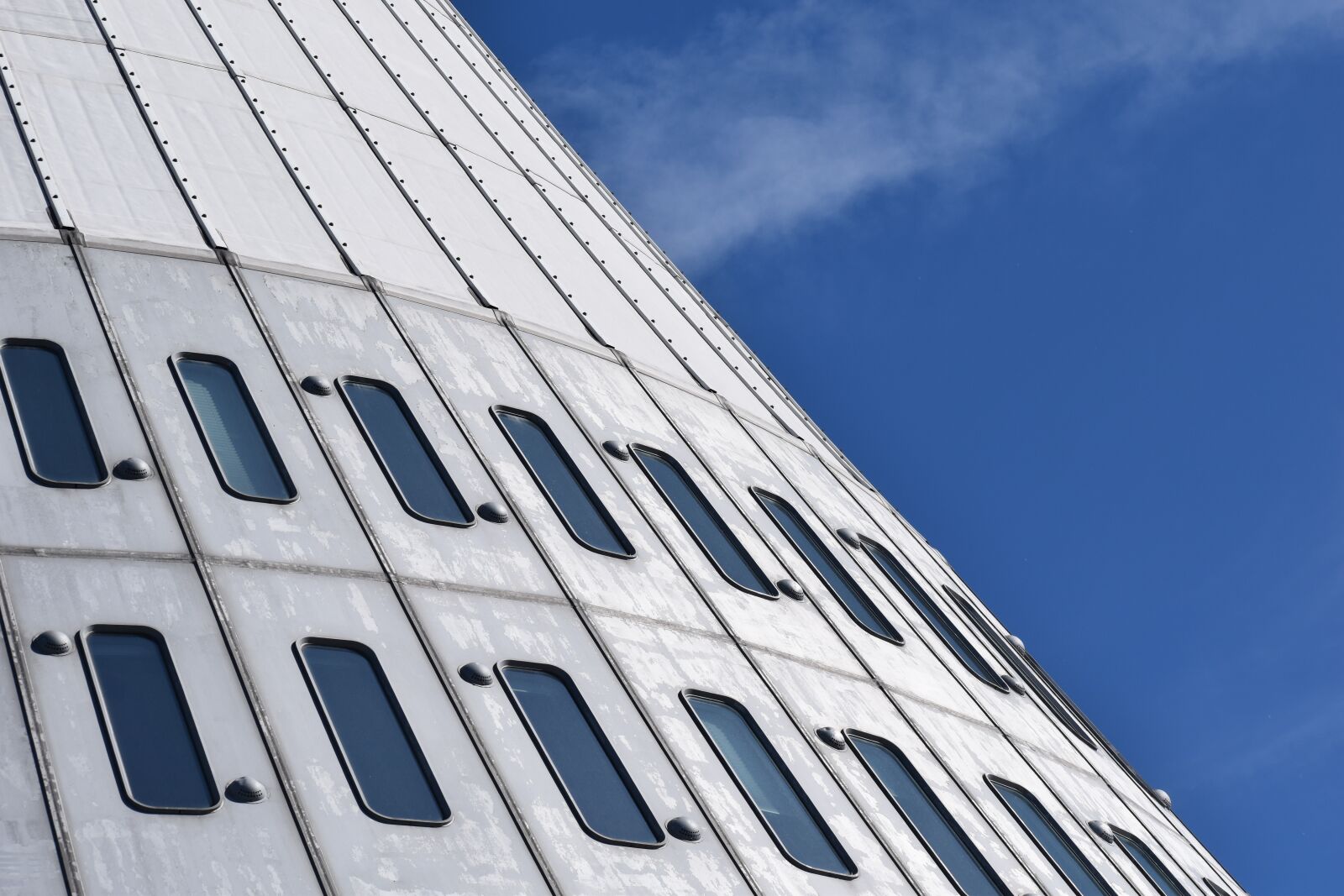 Nikon D3500 sample photo. Windows, rocket, building photography