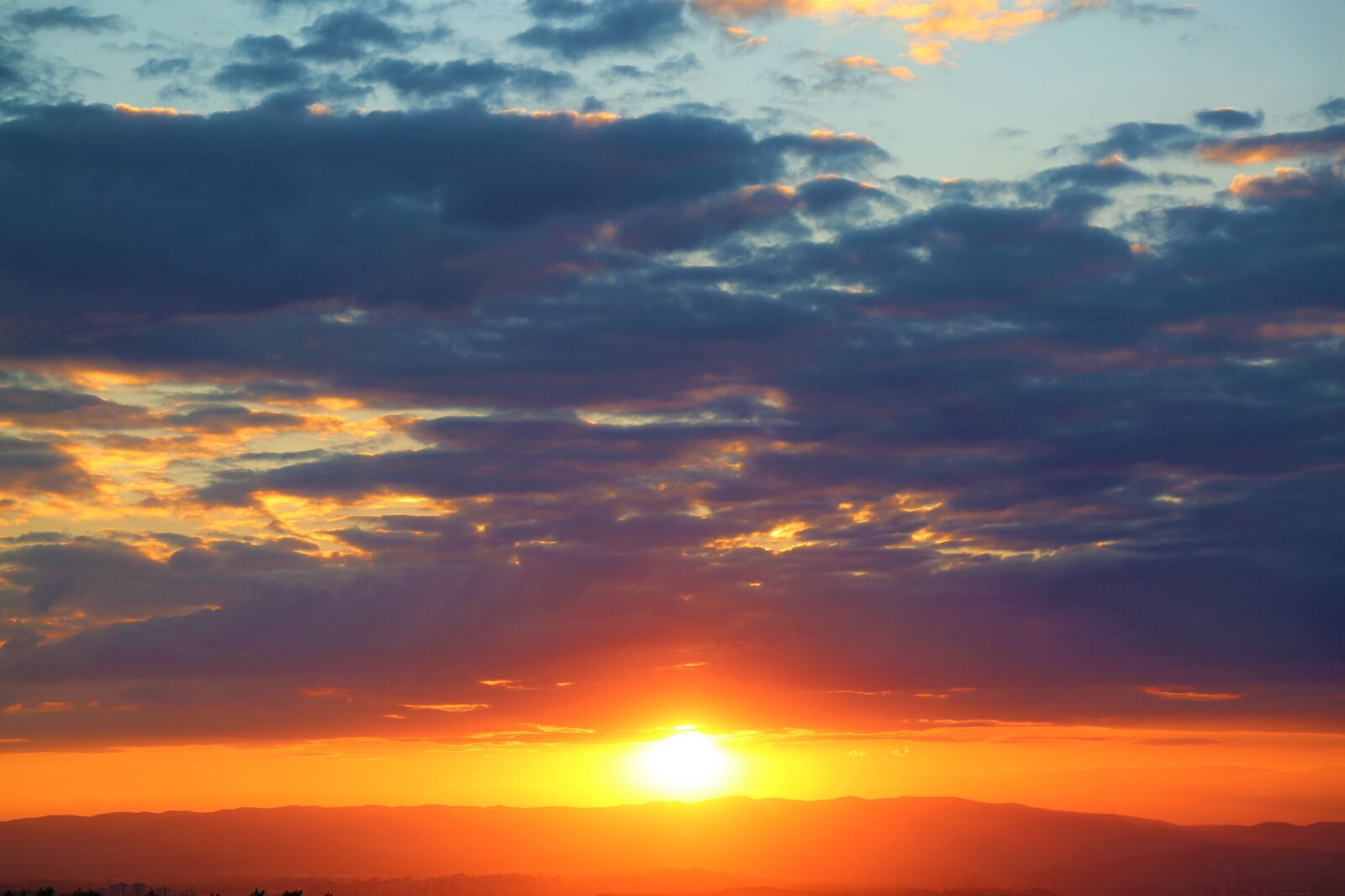 Canon EF 24-105mm F4L IS USM sample photo. Sunset, horizon, clouds photography