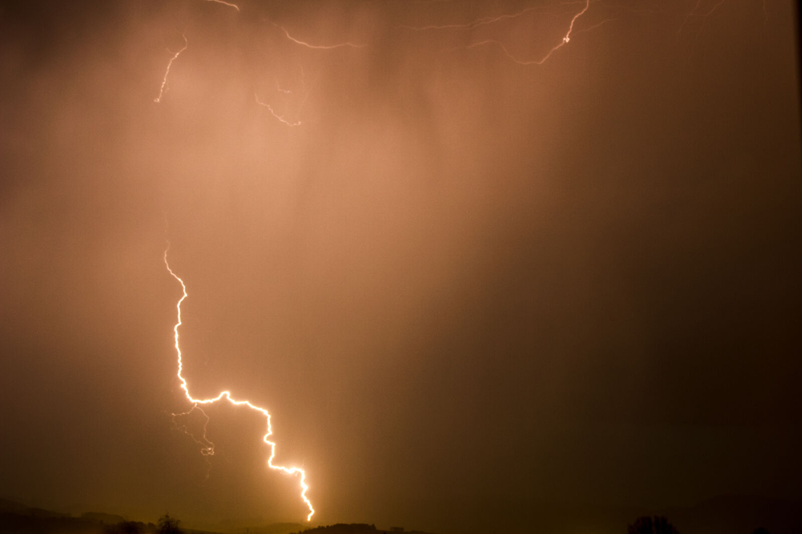 Canon EOS 100D (EOS Rebel SL1 / EOS Kiss X7) sample photo. Flash, light, rain, storm photography