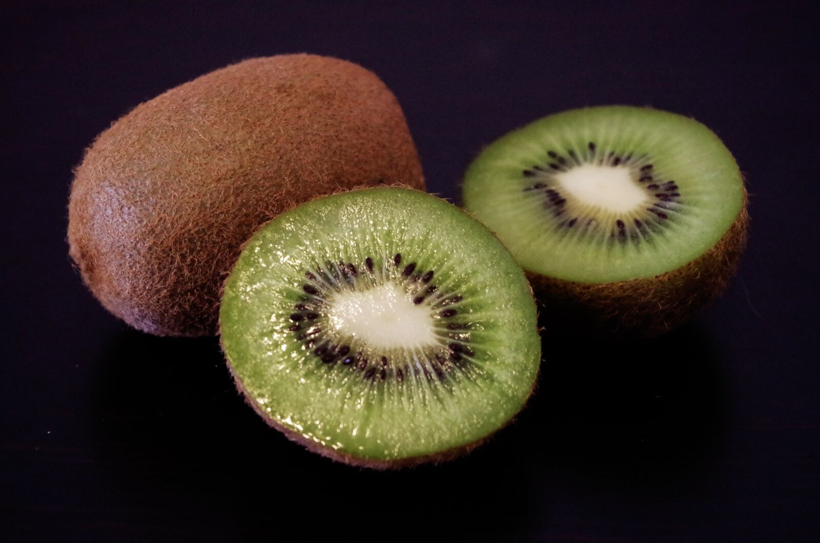 Pentax K-500 sample photo. Kiwi, fruit, green photography