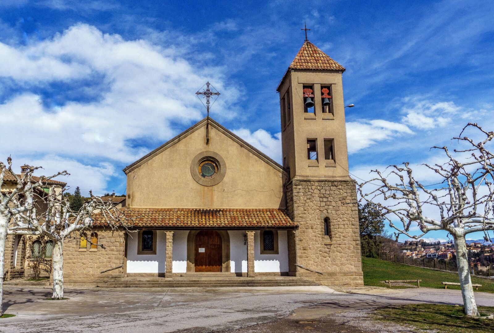 Sony E 16-50mm F3.5-5.6 PZ OSS sample photo. Architecture, sky, building photography