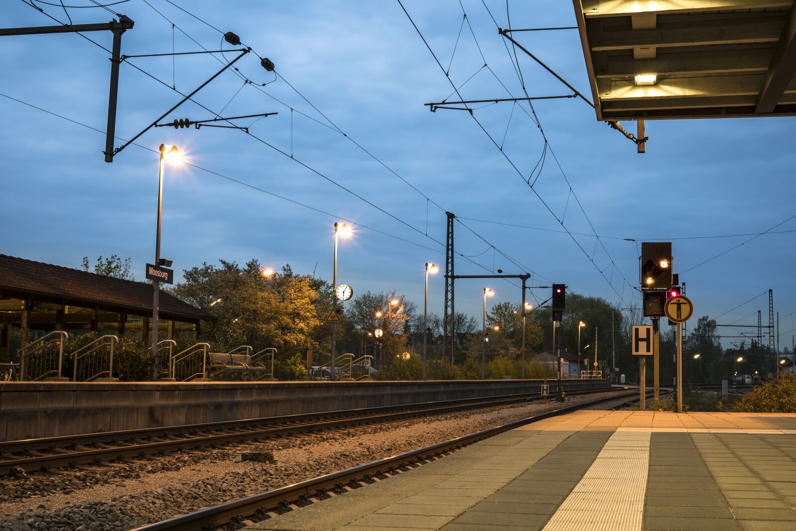 Sony a6300 + Sigma 30mm F2.8 EX DN sample photo. Railway station, morning, clock photography