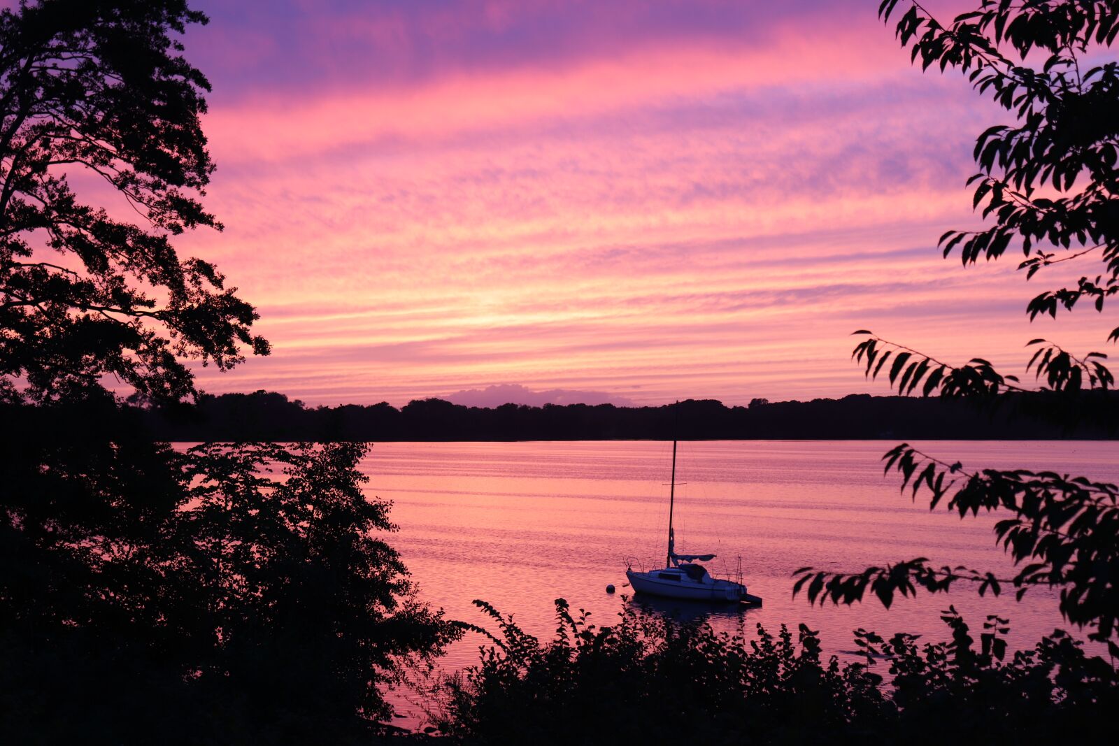 Canon EOS 77D (EOS 9000D / EOS 770D) sample photo. Sunset, boat, lake photography