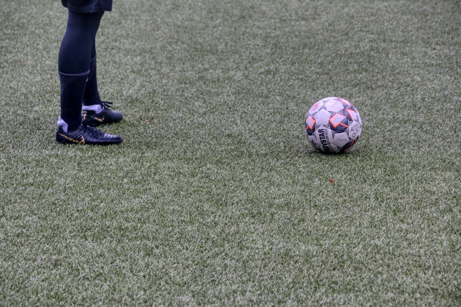 Canon EOS 80D sample photo. Football, artificial turf, football photography
