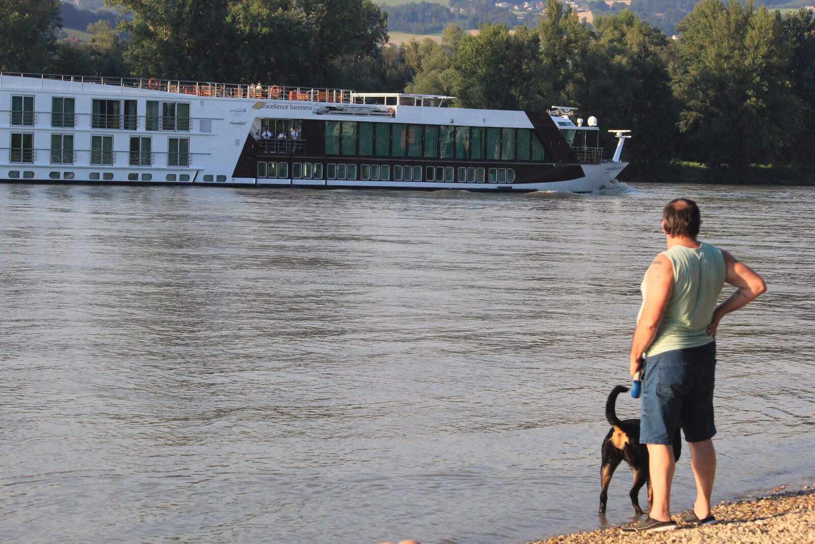 Canon EF-S 55-250mm F4-5.6 IS II sample photo. Danube river, river side photography
