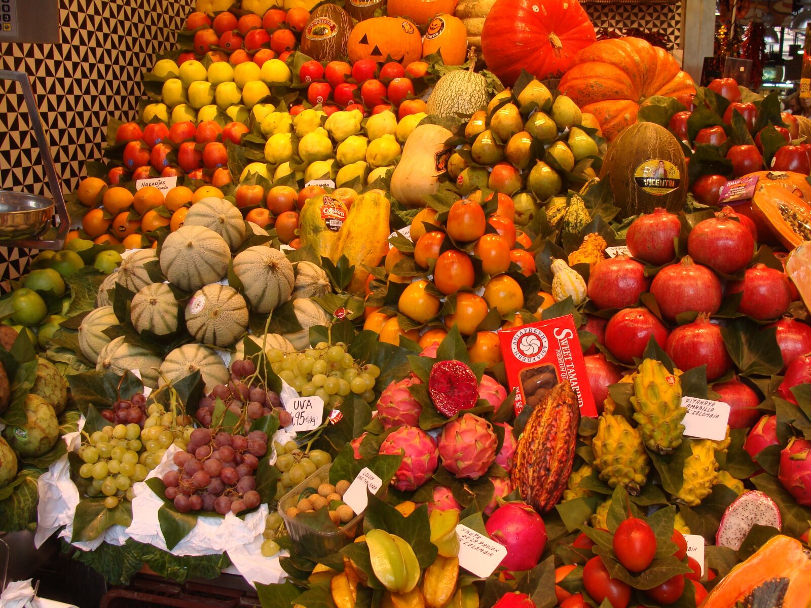Sony Cyber-shot DSC-H10 sample photo. Market, fruit, food photography