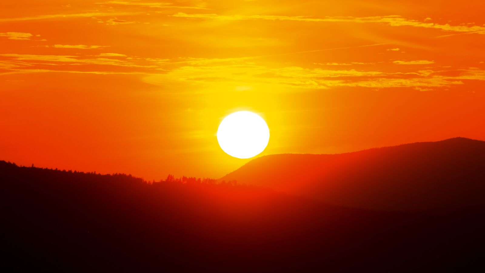 Canon EOS 600D (Rebel EOS T3i / EOS Kiss X5) sample photo. Sun, sunset, landscape photography