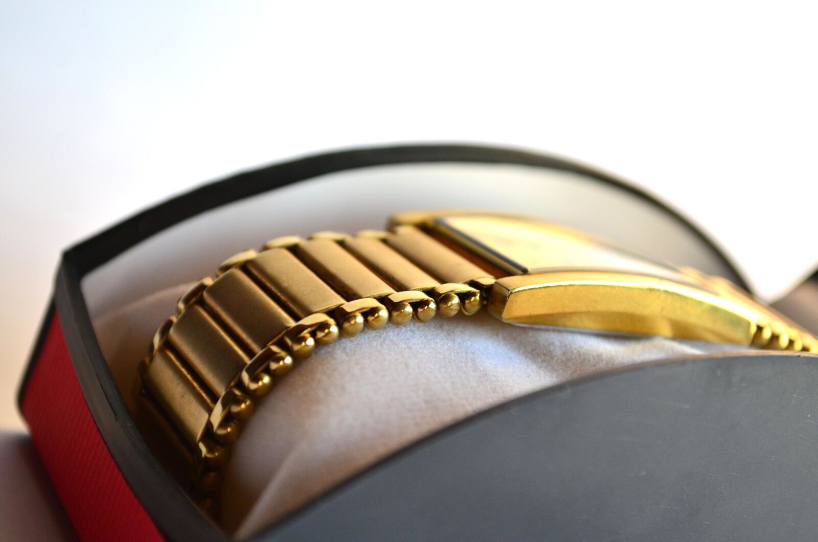 Nikon D5100 sample photo. Gold, wristwatch, box, luxury photography