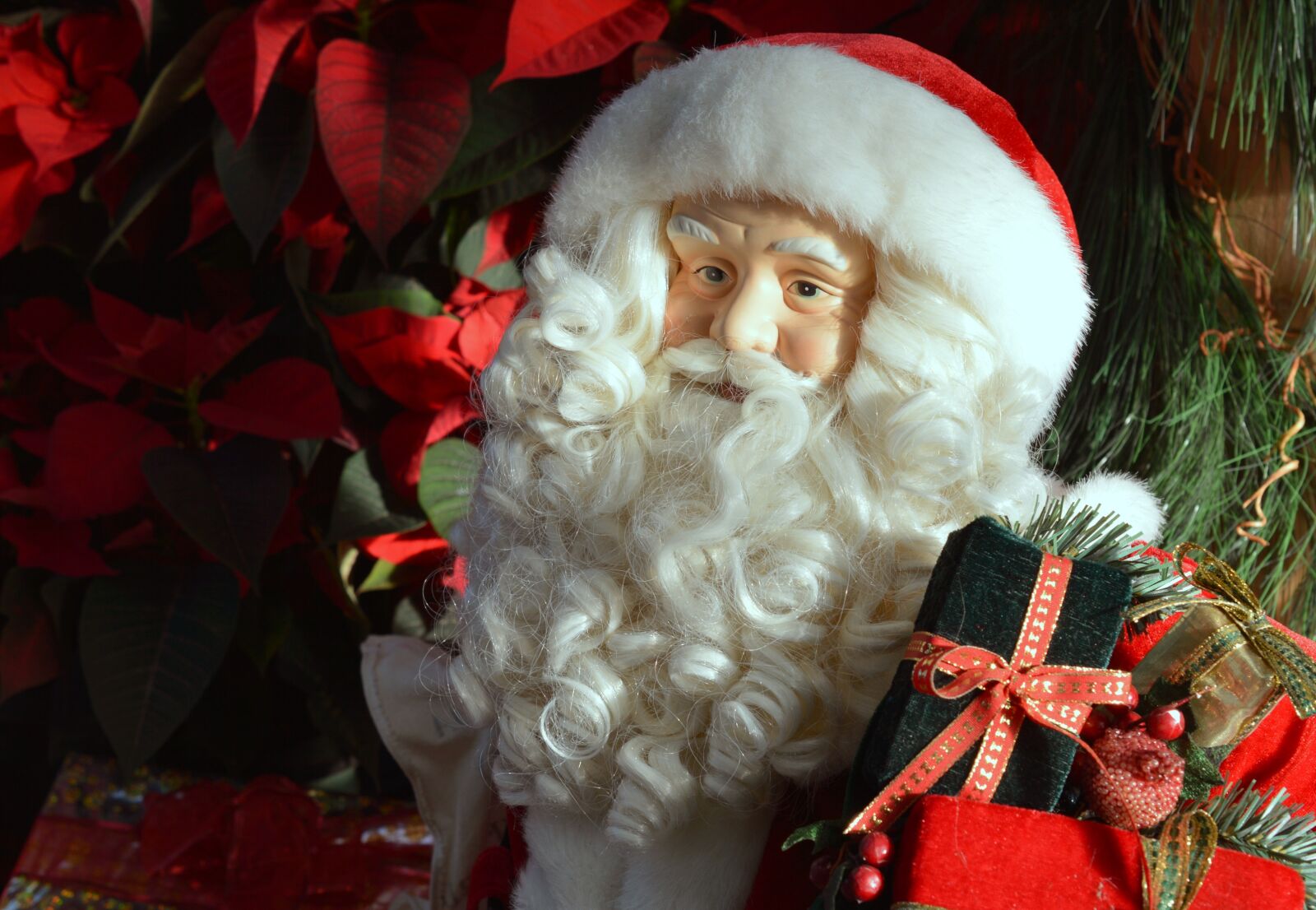 Nikon D3200 sample photo. Santa claus, christmas, presents photography