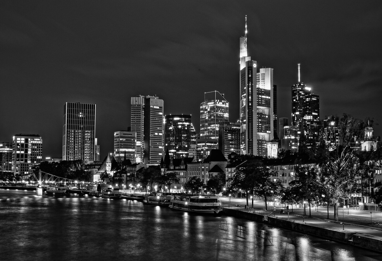 Fujifilm X-T2 sample photo. Skyline, city, architecture photography