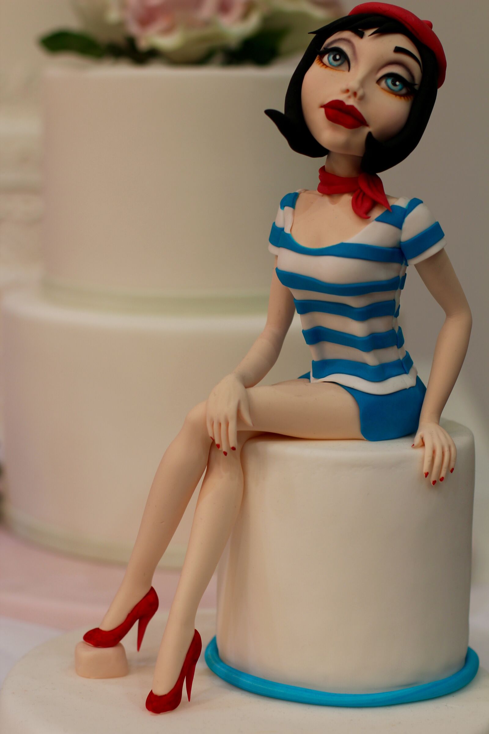 Canon EOS 600D (Rebel EOS T3i / EOS Kiss X5) + Canon EF 50mm F1.4 USM sample photo. Cake, sailor suit, marina photography