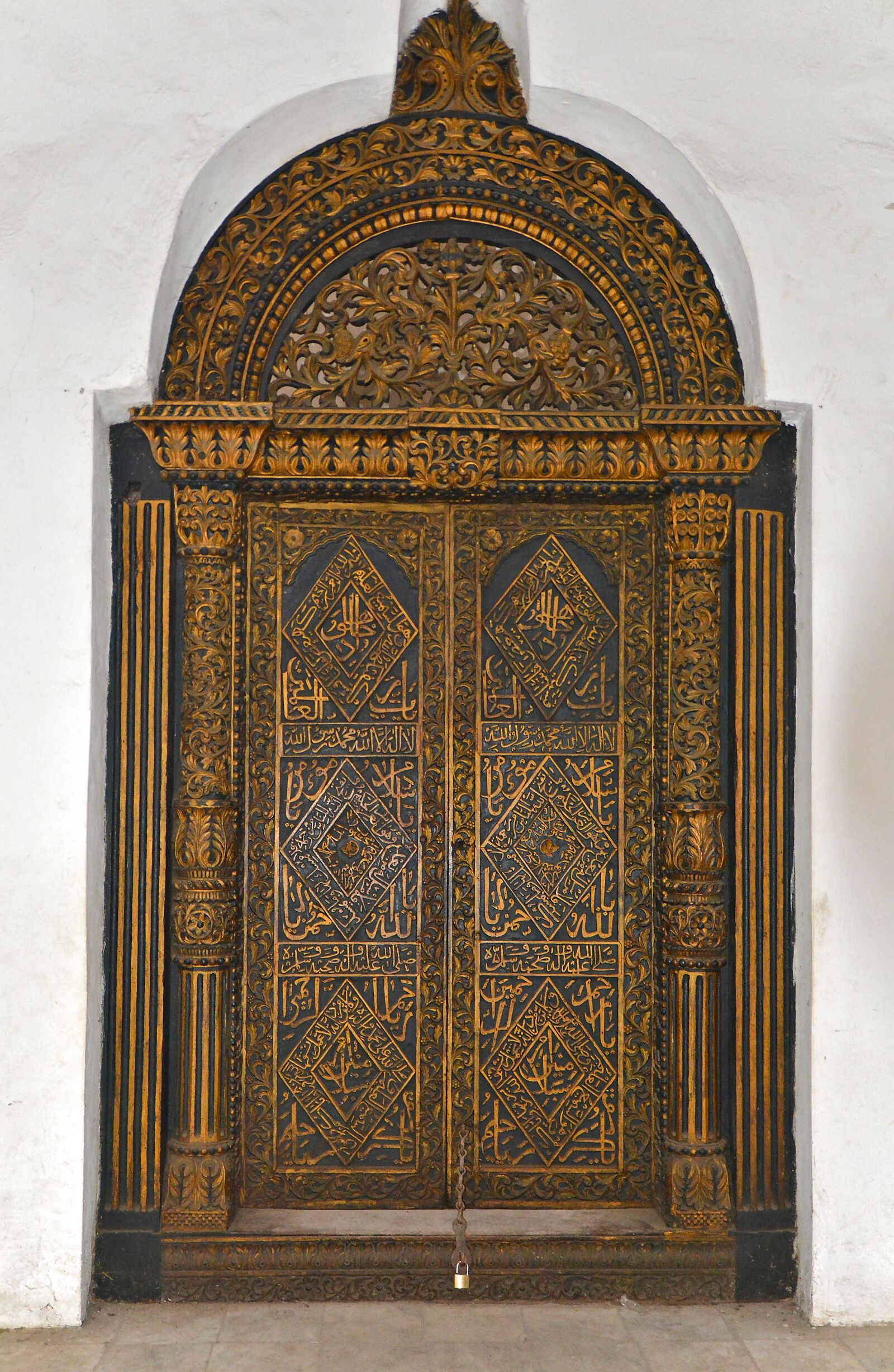 Nikon D7100 sample photo. Door, wooden door, zanzibar photography