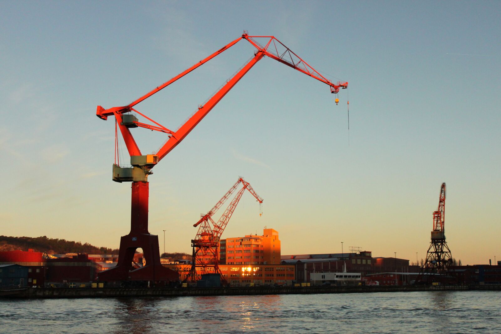 Canon EOS 500D (EOS Rebel T1i / EOS Kiss X3) sample photo. Gothenburg, port, cranes photography