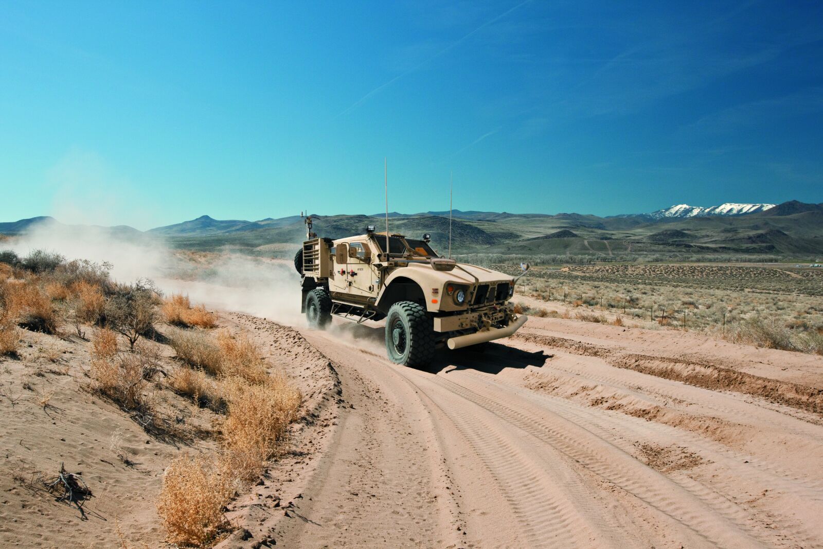 Canon EOS-1Ds Mark III sample photo. Heavy truck, cars, vehicle photography