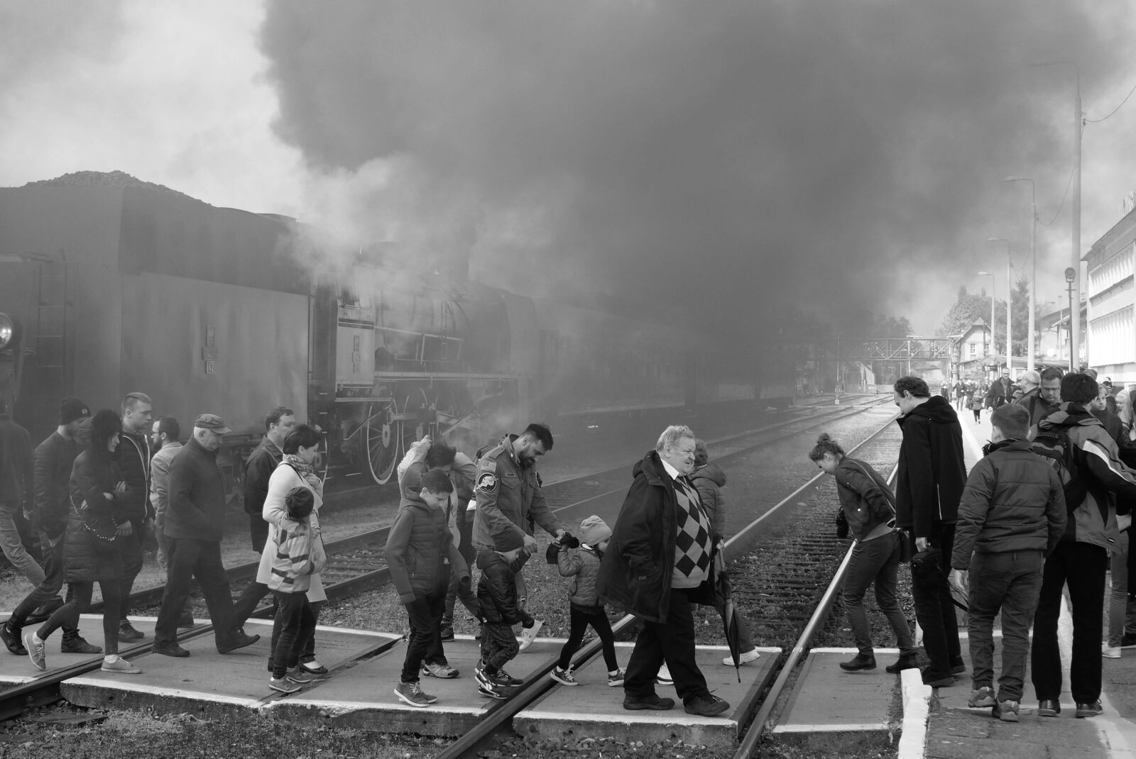 Olympus PEN E-PL6 sample photo. People, smoke, man photography