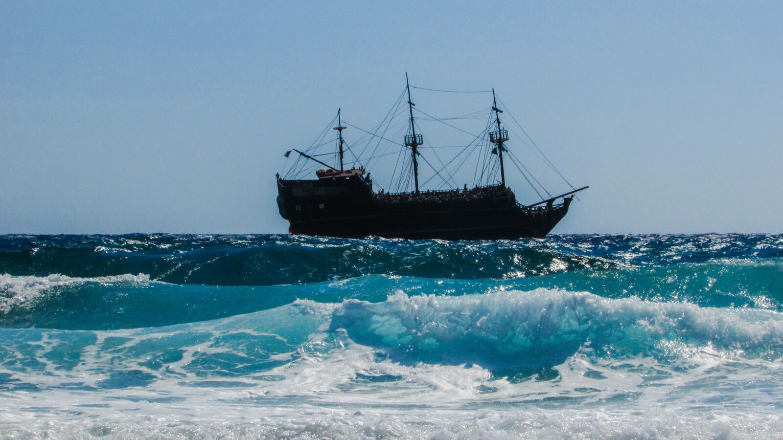 Canon PowerShot SX400 IS sample photo. Pirate ship, battleship, wave photography