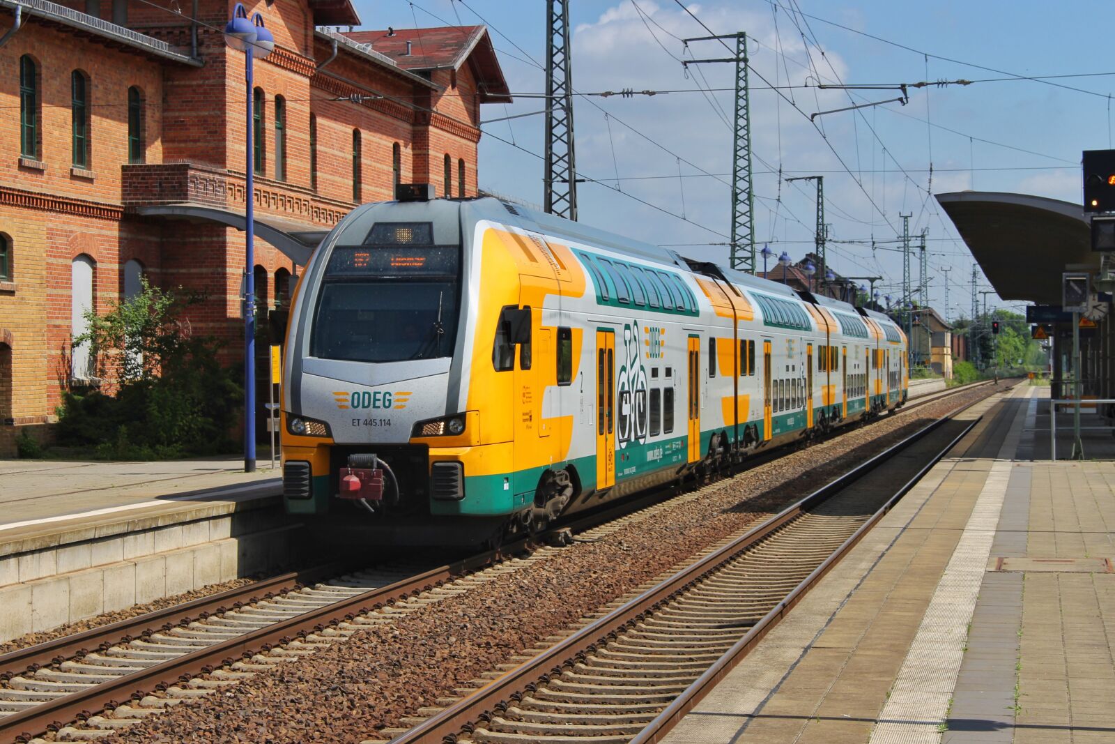 Canon EOS 700D (EOS Rebel T5i / EOS Kiss X7i) sample photo. East german railway, transport photography