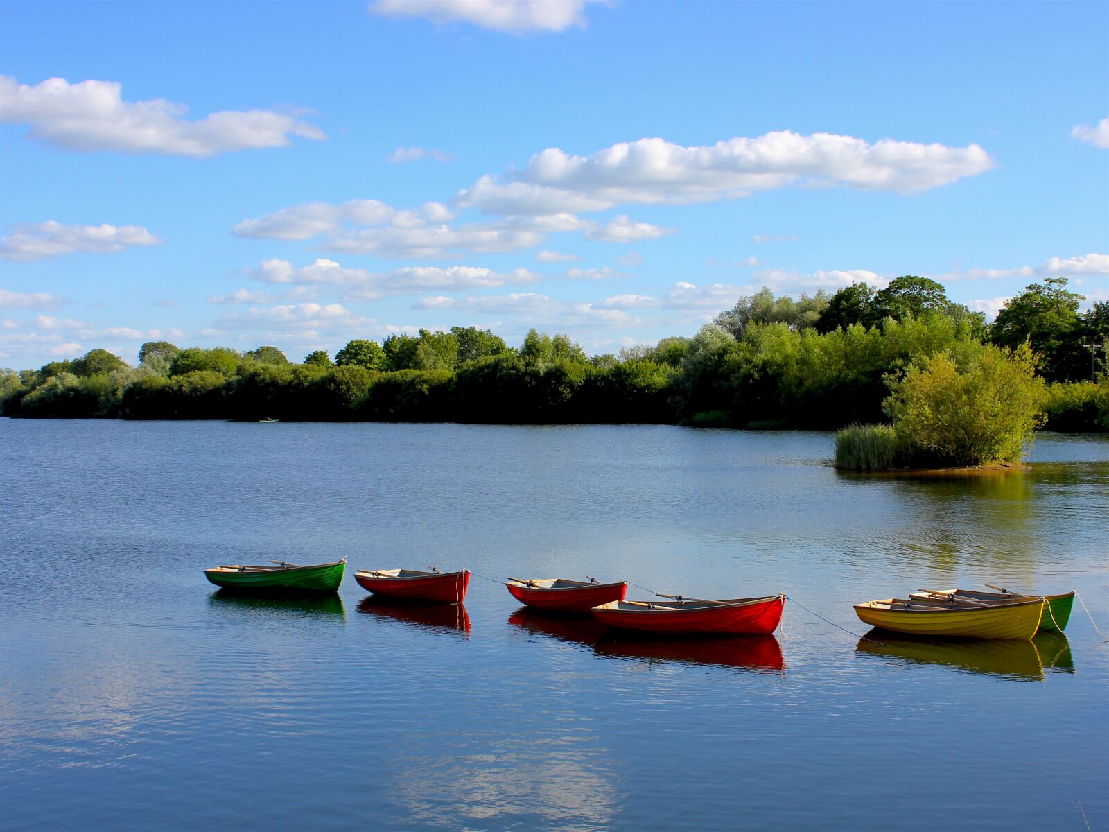 Canon EOS 550D (EOS Rebel T2i / EOS Kiss X4) sample photo. Water, boat, lake photography