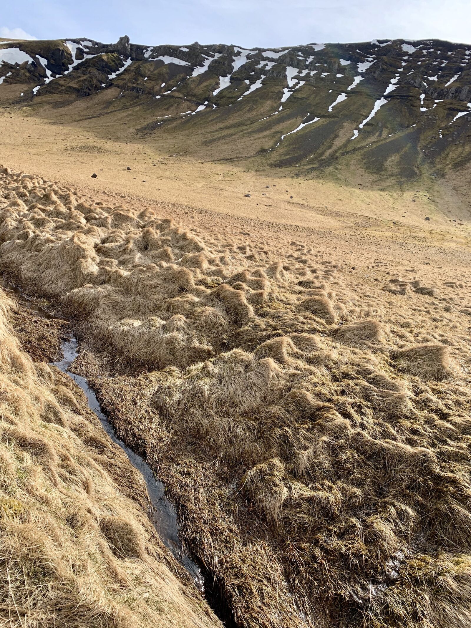 iPhone XS back dual camera 4.25mm f/1.8 sample photo. Iceland, snow, cliff photography