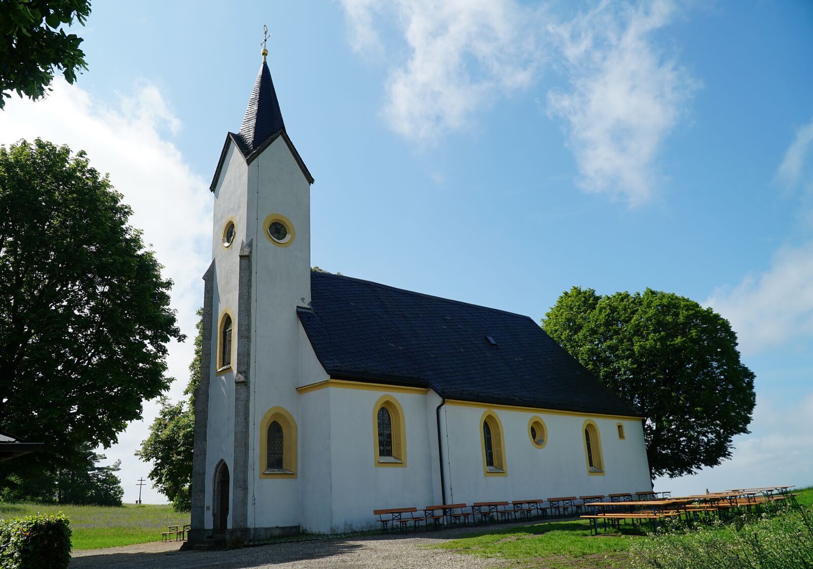 Sony a6300 + Sony E PZ 18-105mm F4 G OSS sample photo. Noble gundis-chapel, scale mountain photography