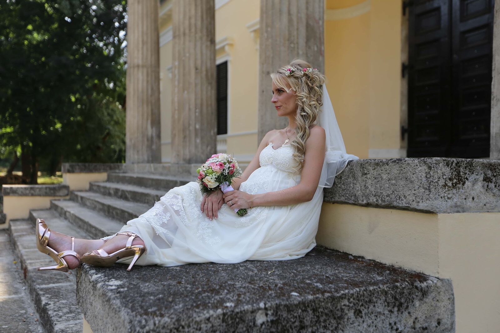 Canon EF 16-35mm F2.8L II USM sample photo. Pregnant, bride, posing, pretty photography