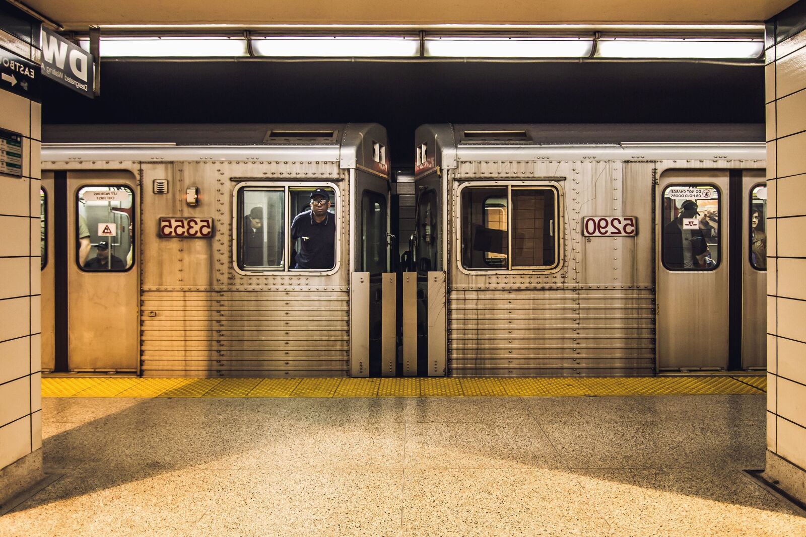 Canon EOS 5D Mark III sample photo. Train, wagon, light, subway photography