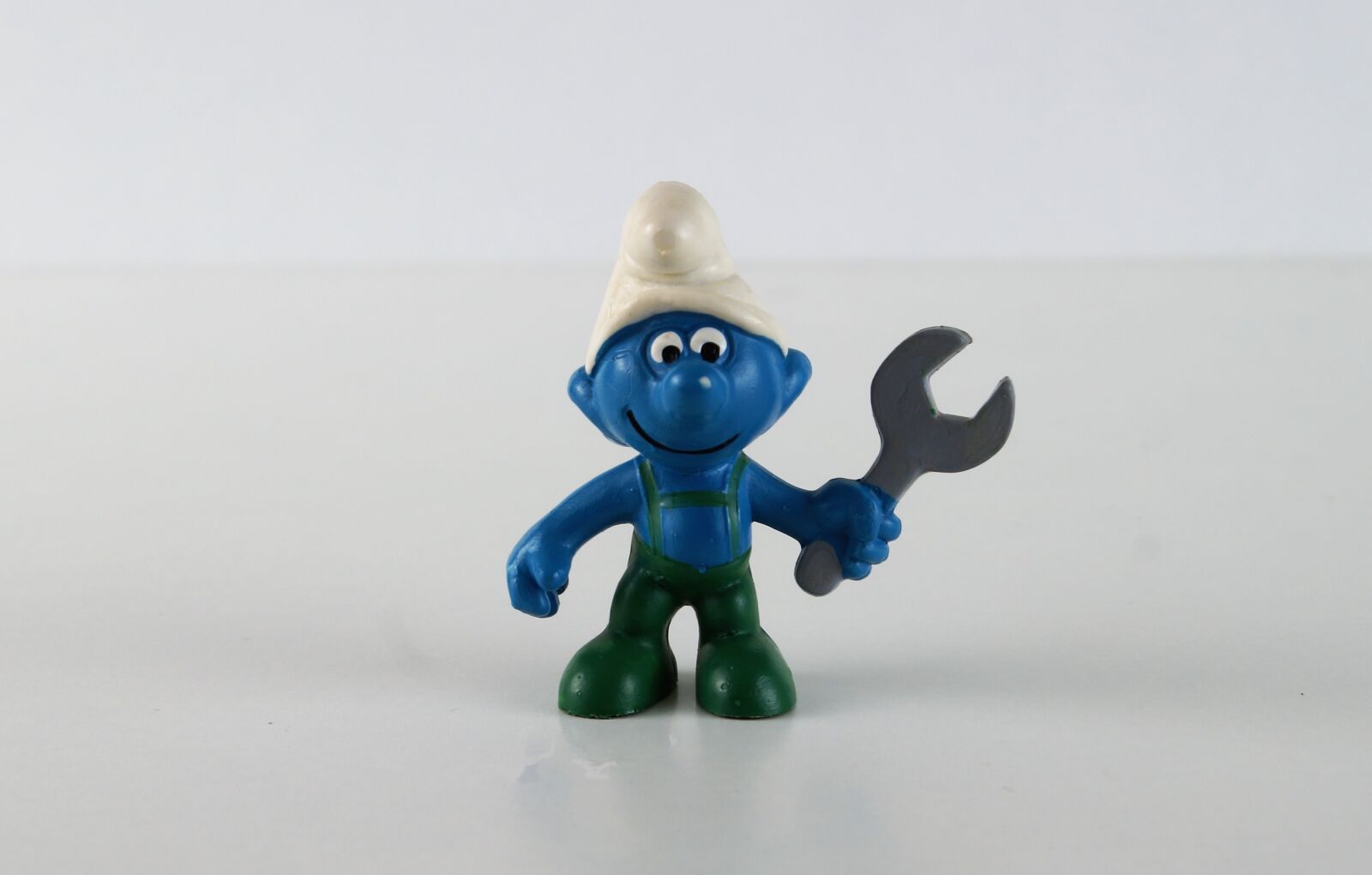 Sony DT 18-70mm F3.5-5.6 sample photo. Smurf, smurfs, mechanic schlumpf photography