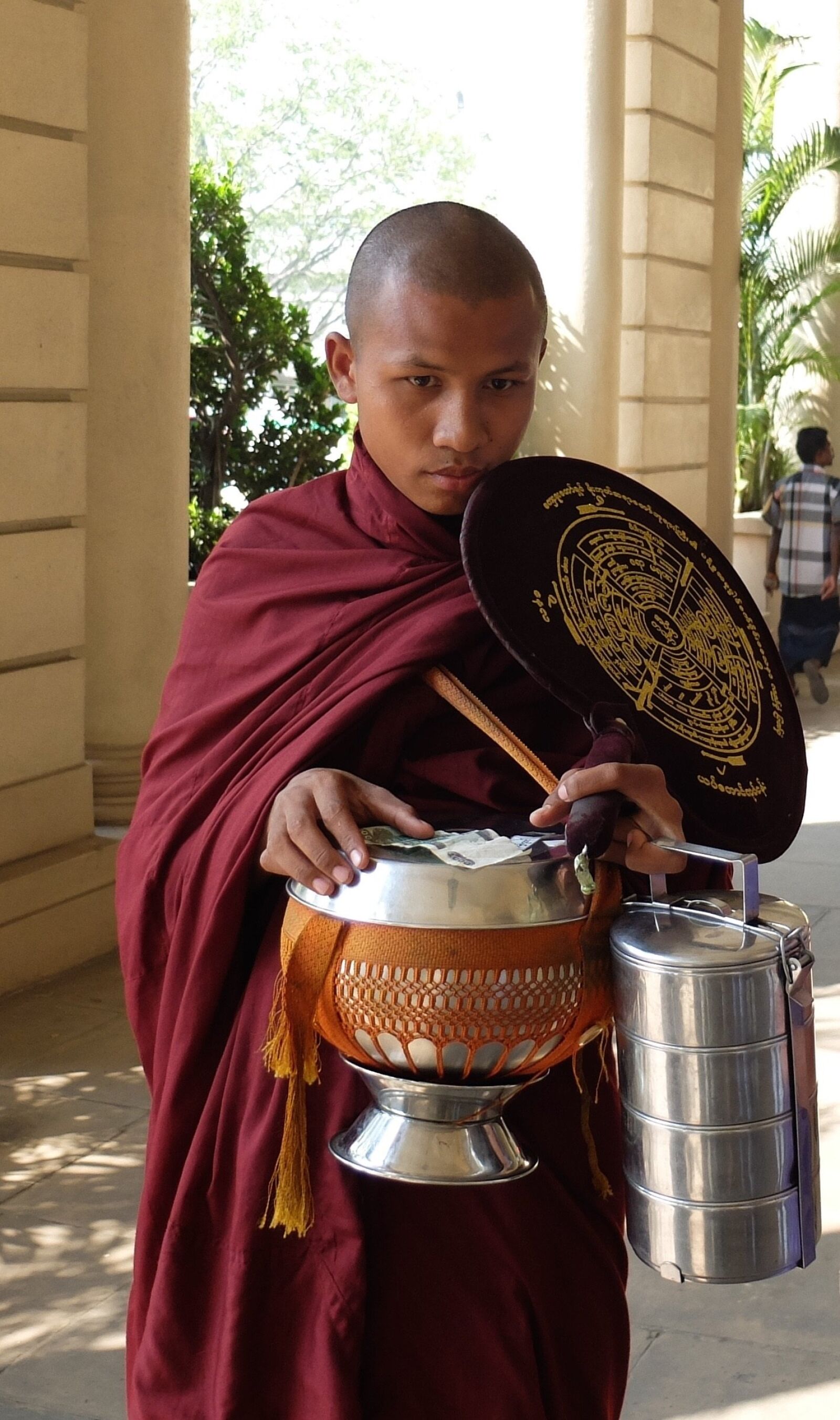 Fujifilm X30 sample photo. Monk, buddhism, eastern photography