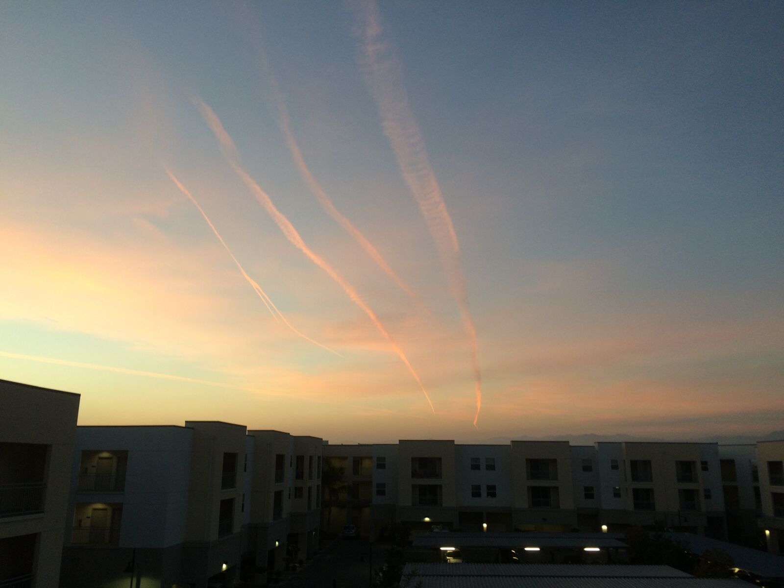 iPhone 5s back camera 4.15mm f/2.2 sample photo. Dusk, sky, sunset photography