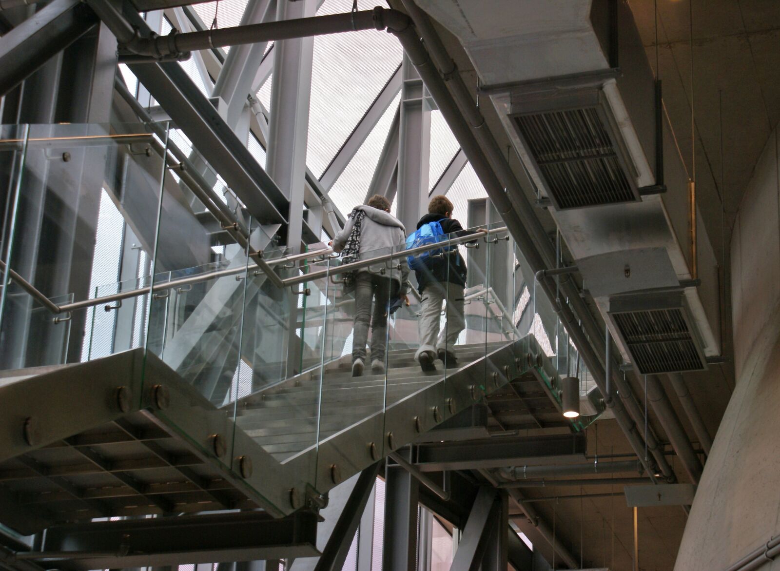 Sony Alpha DSLR-A100 sample photo. Stairs, input, climb photography