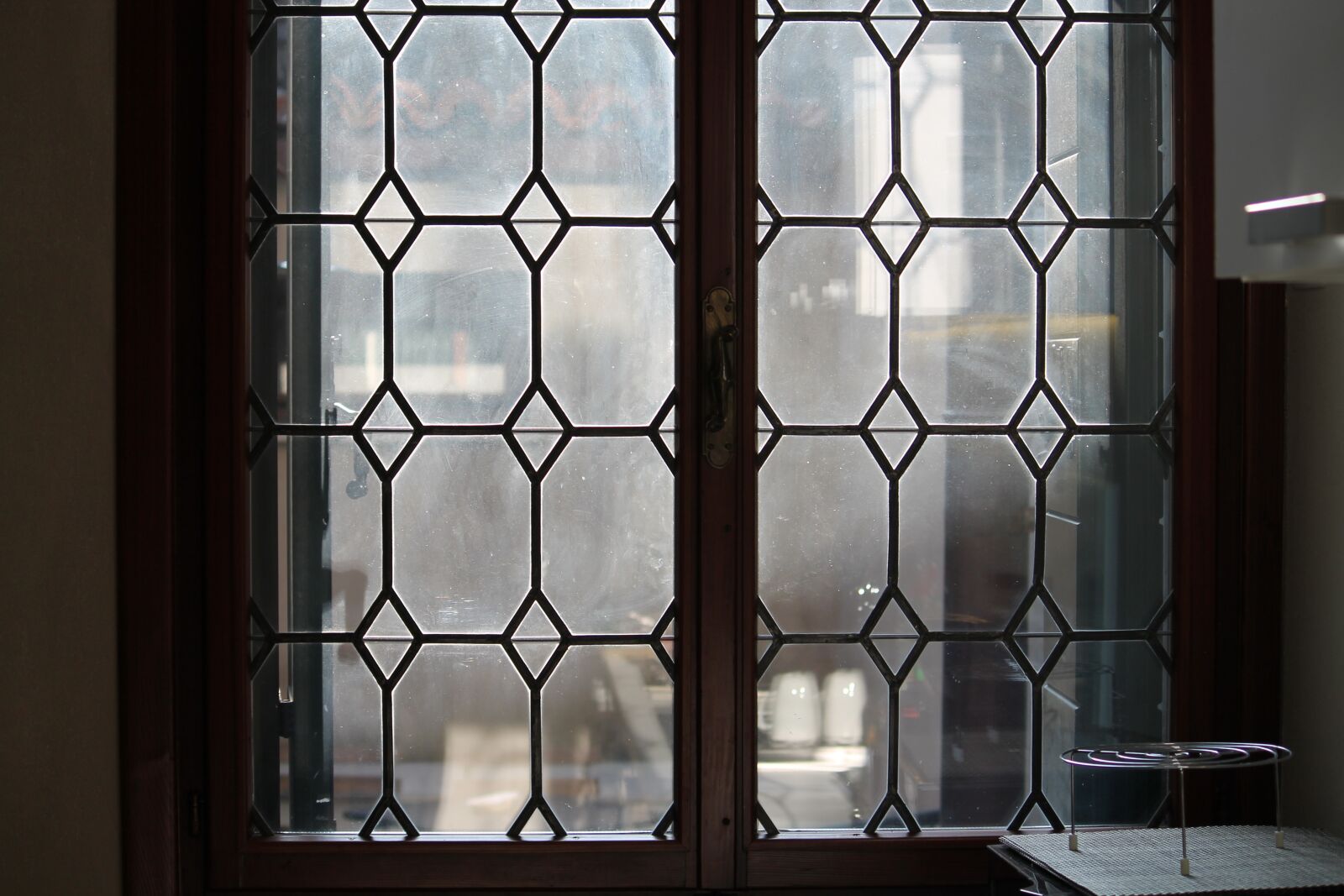 Canon EOS 1100D (EOS Rebel T3 / EOS Kiss X50) sample photo. Window, architecture, house photography