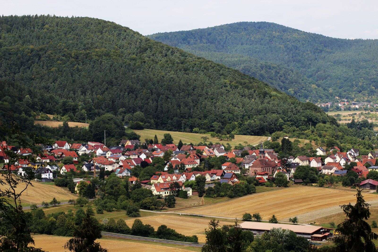 Canon EOS 600D (Rebel EOS T3i / EOS Kiss X5) sample photo. Village, view, hill photography