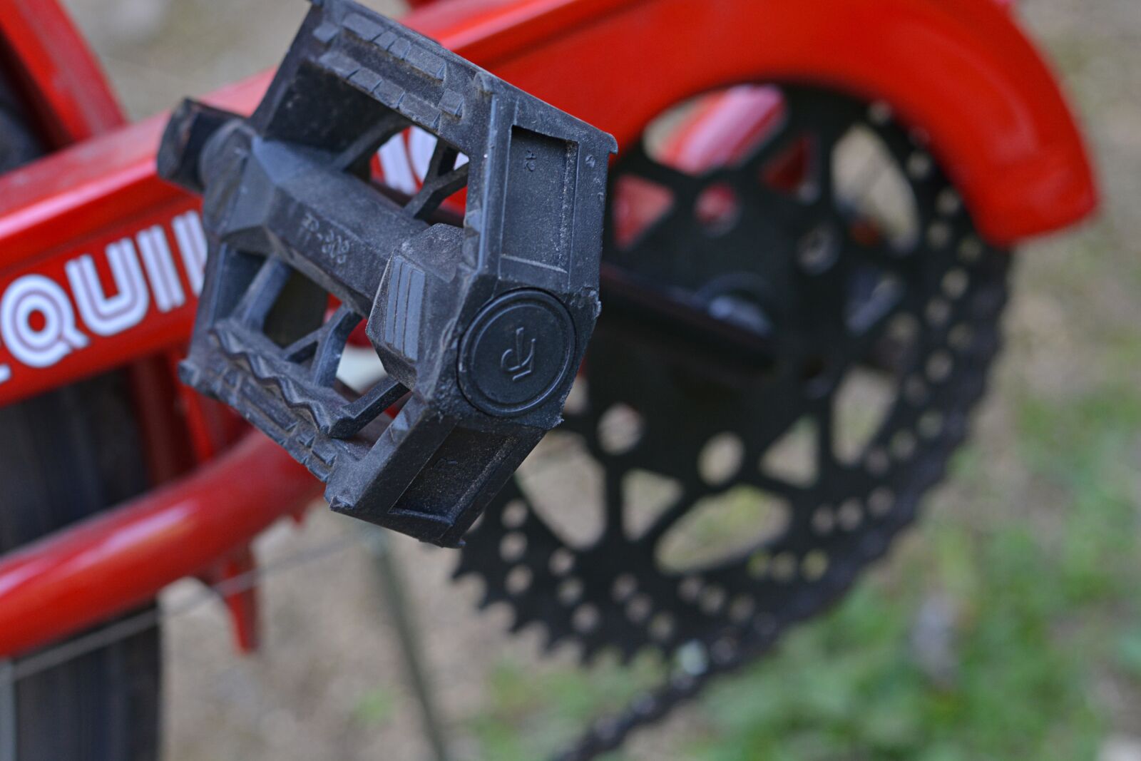 Nikon D5200 sample photo. Food delivery, bicycle, repair photography