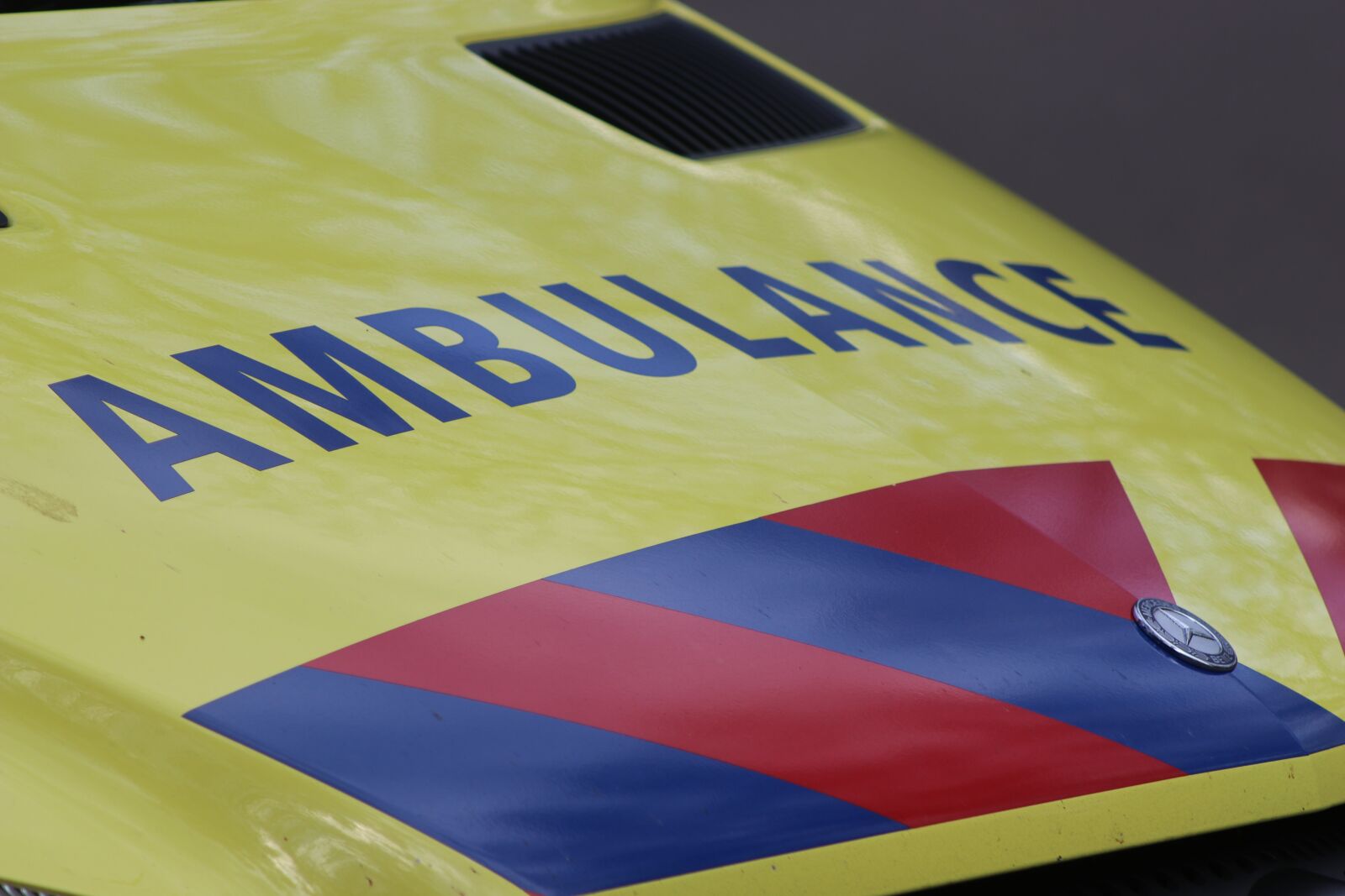 Canon EOS 80D sample photo. Ambulance, 112, emergency photography
