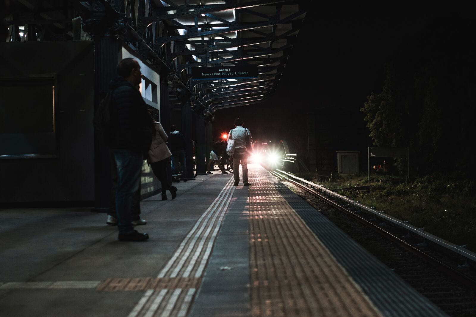 Nikon D5600 sample photo. Train, station, metro photography