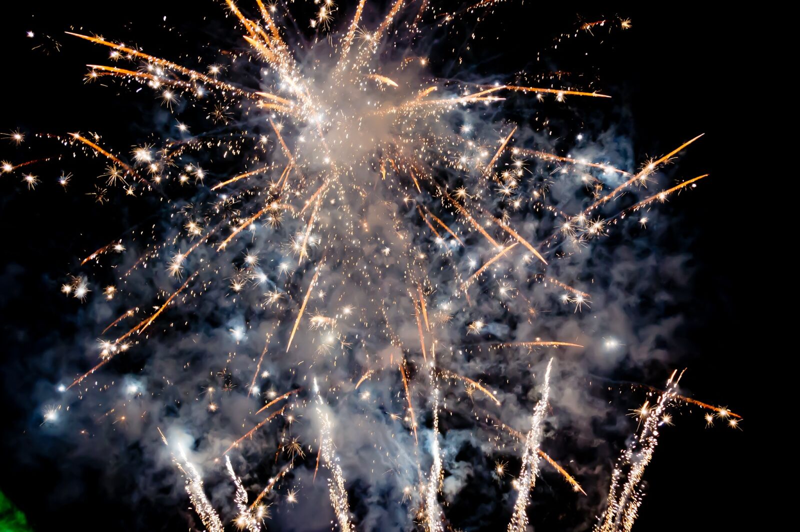 Sony Alpha DSLR-A550 sample photo. Fireworks, night, sparklers photography