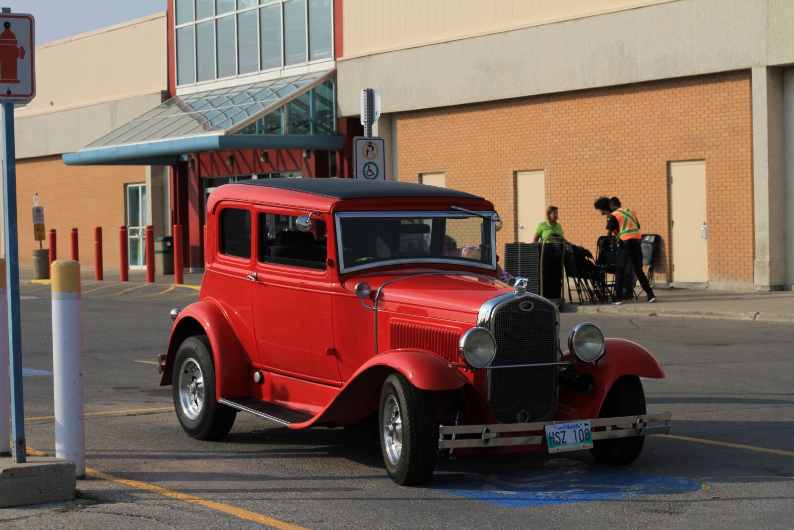 Canon EOS 7D + Canon EF 50mm F1.8 STM sample photo. Cool, car, old photography