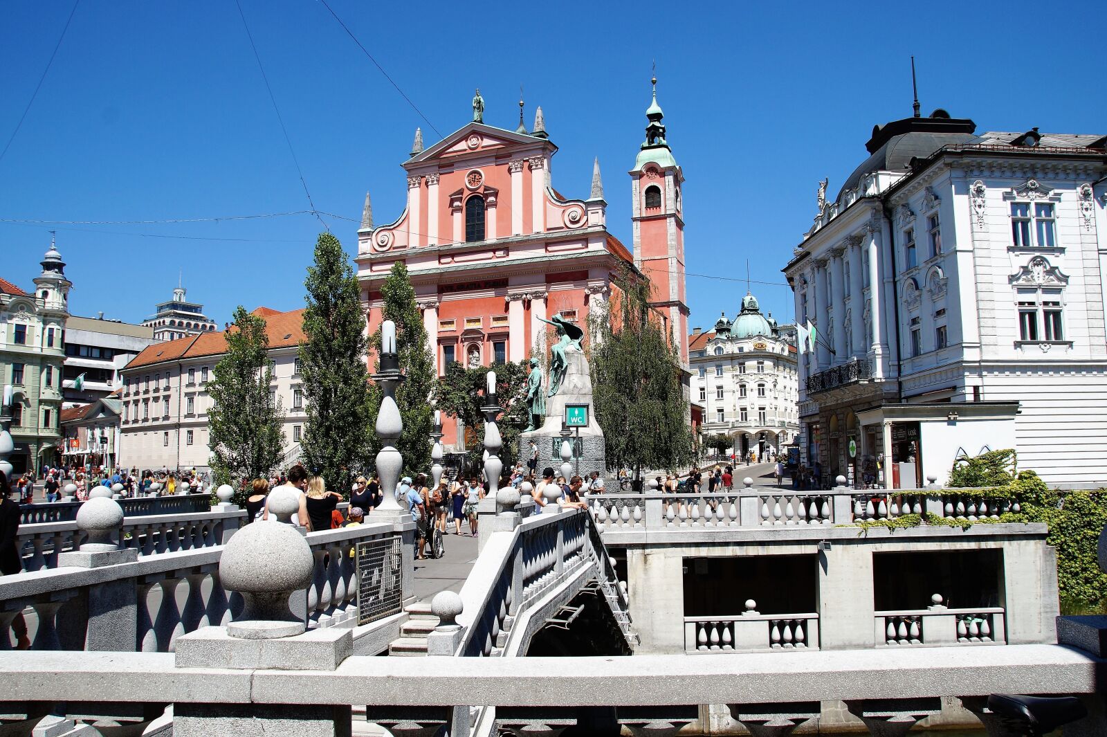 Sony SLT-A58 sample photo. Ljubljana, old town, capital photography