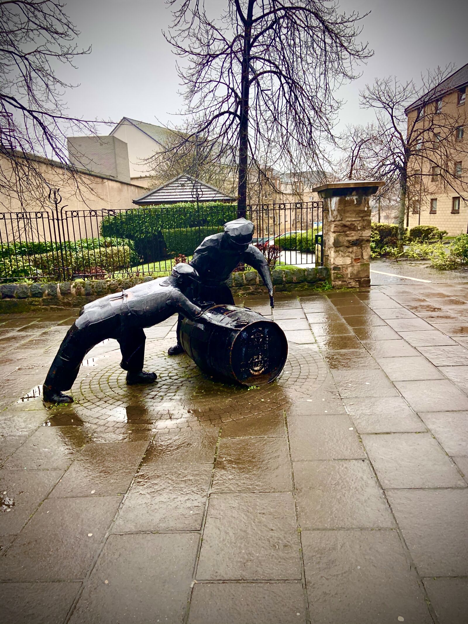 iPhone XR back camera 4.25mm f/1.8 sample photo. Edinburgh, easter dalry road photography