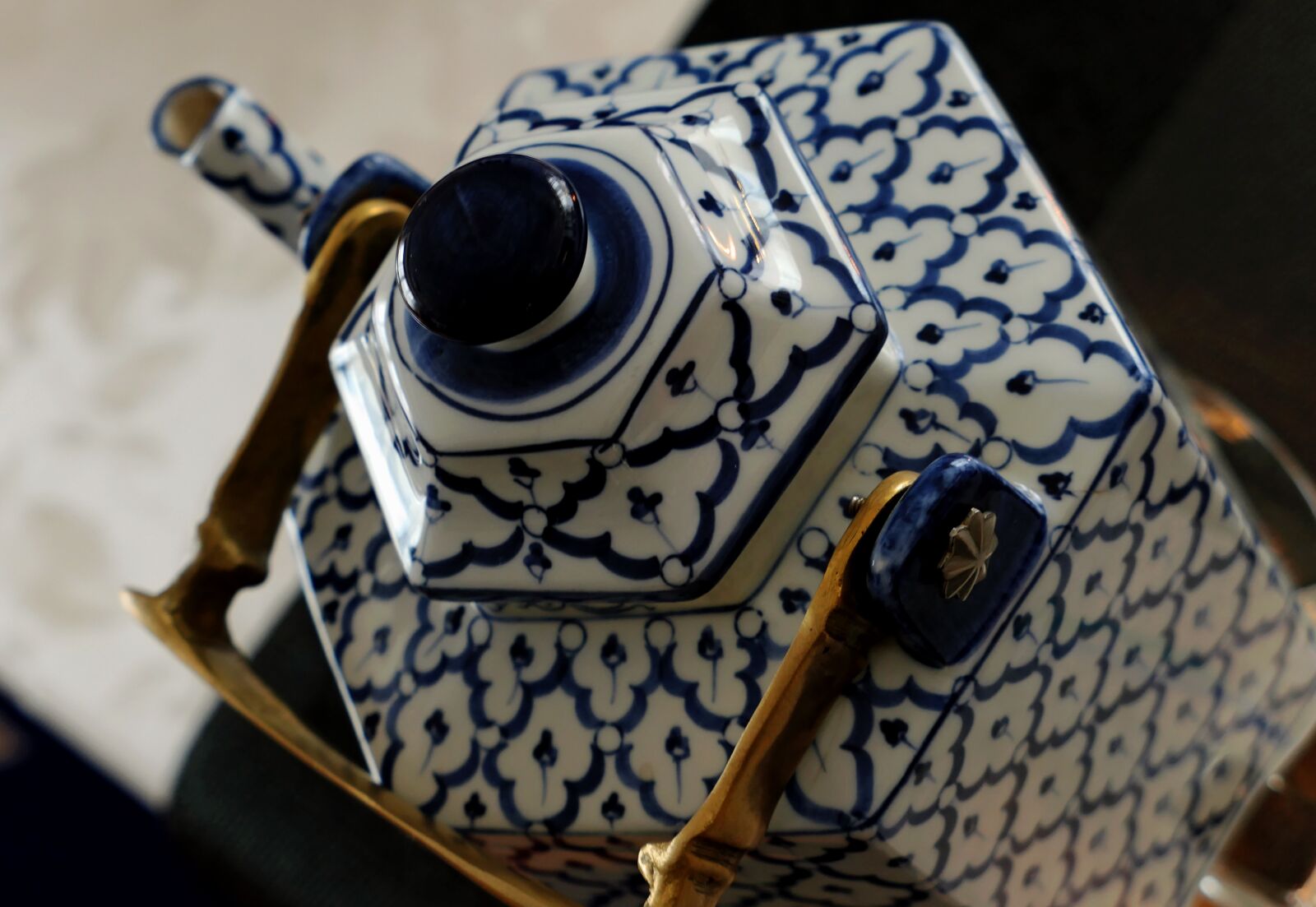 Panasonic Lumix DMC-LX10 (Lumix DMC-LX15) sample photo. Tee, teapot, ceramic photography