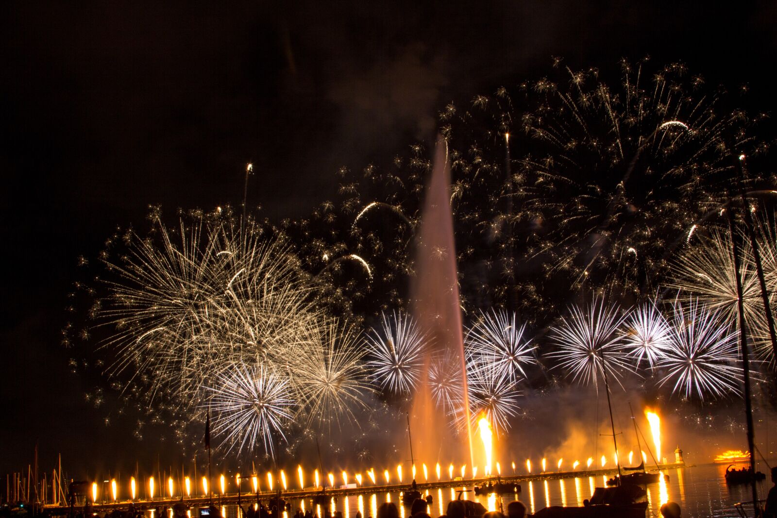 Canon EOS 60D + Canon EF 24-105mm F4L IS USM sample photo. Salute, holiday, sky photography