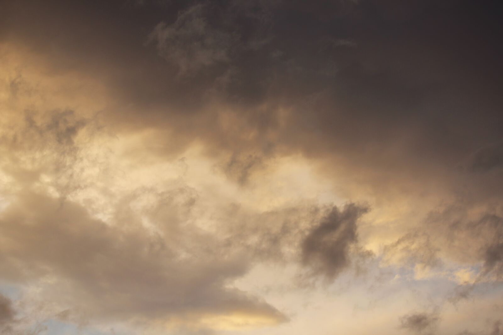 Canon EOS 1200D (EOS Rebel T5 / EOS Kiss X70 / EOS Hi) sample photo. Sunset, yellow, clouds photography