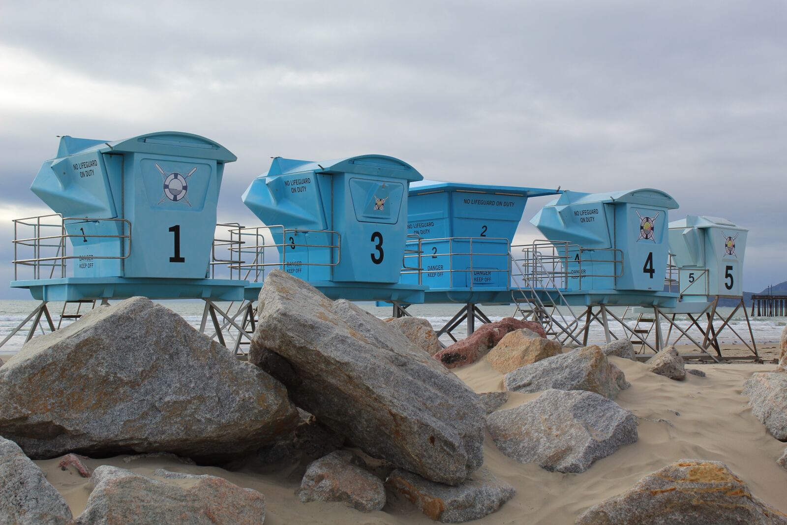 Canon EOS 1300D (EOS Rebel T6 / EOS Kiss X80) sample photo. Lifeguard, pismo beach, california photography