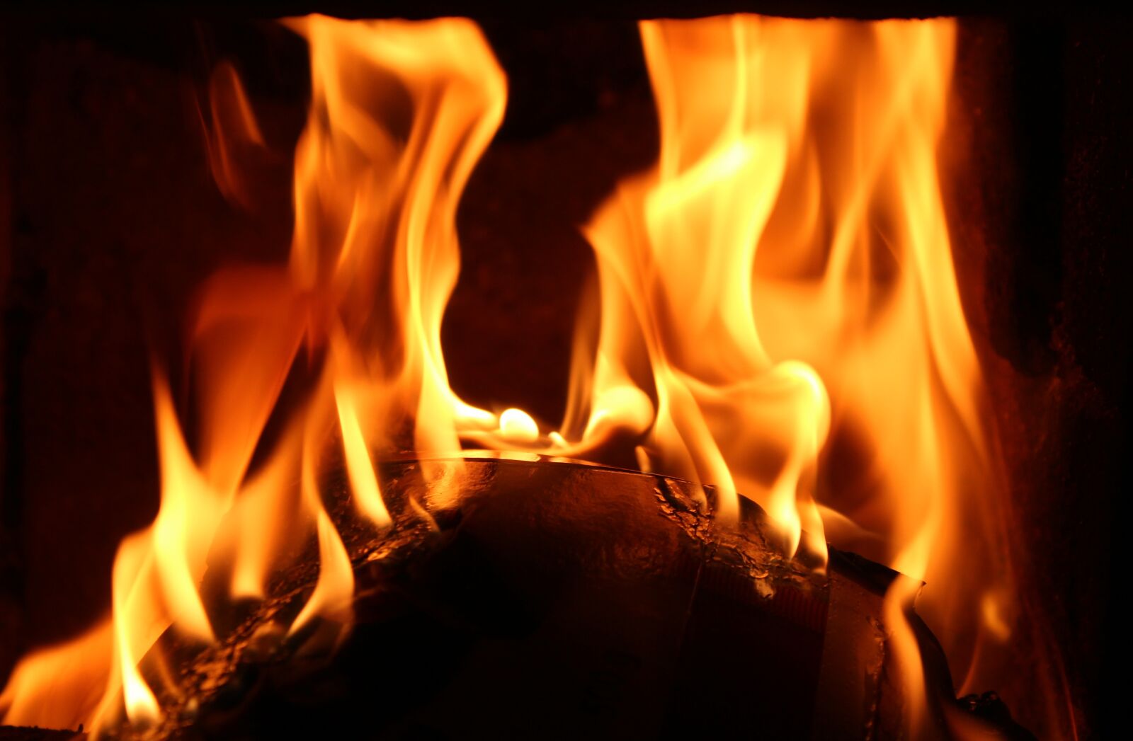 Canon EOS 1200D (EOS Rebel T5 / EOS Kiss X70 / EOS Hi) sample photo. Heat, fireplace, flames photography