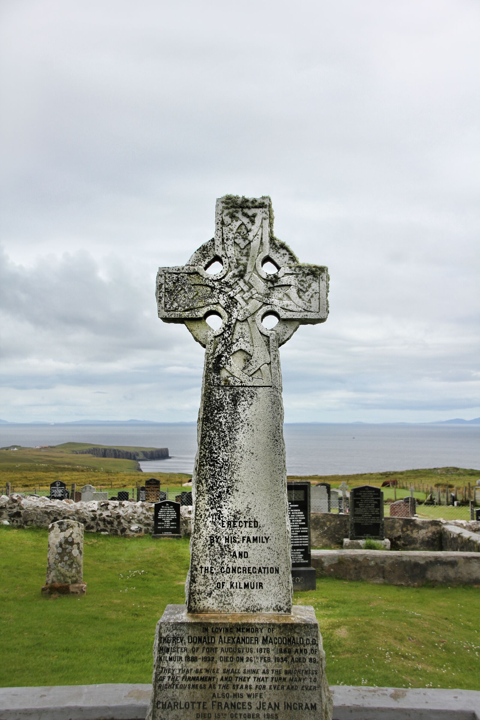 Canon EOS 550D (EOS Rebel T2i / EOS Kiss X4) sample photo. Tombstone, celtic, scotland photography