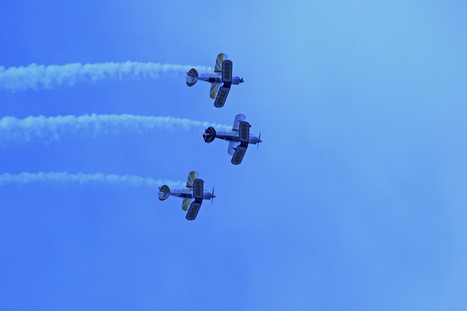 Canon EOS 400D (EOS Digital Rebel XTi / EOS Kiss Digital X) sample photo. Pitts special, team, aircraft photography