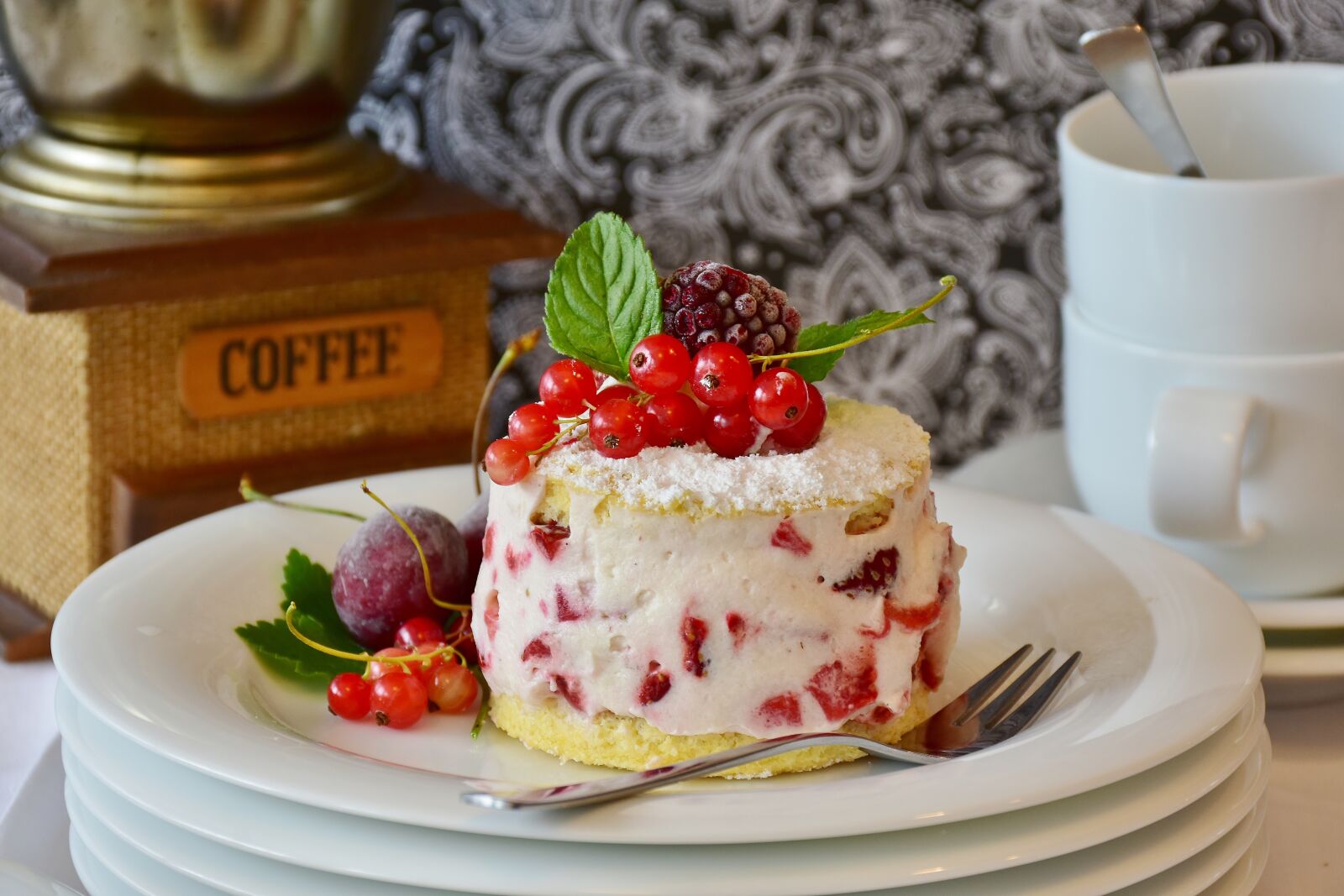 Nikon D7200 sample photo. Cake, strawberries, strawberry shortcake photography