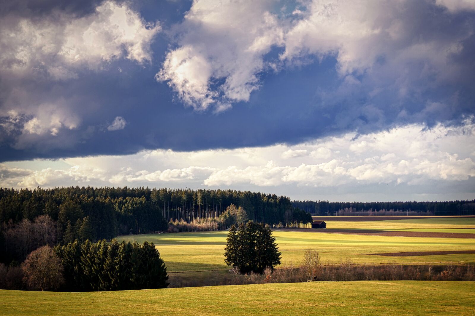 Panasonic Lumix DMC-GX8 sample photo. Thunderstorm, evening sun, clouds photography